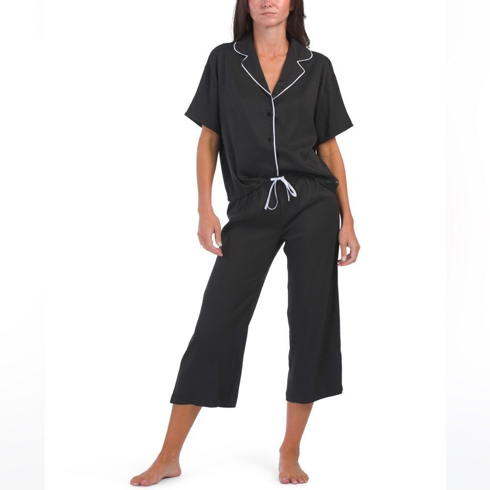 BCBG M-L Black White Short Sleeve Notch Collar Top Drawstring Capris PJ Set